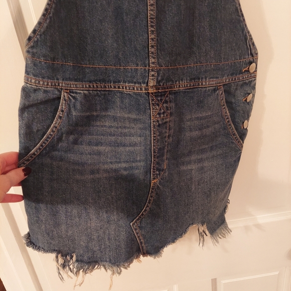 Free People Overall Jean Miniskirt size 6 with frayed edge - Picture 3 of 9